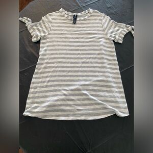 Agnes & Dora Light Gray Striped Short Sleeve Top
